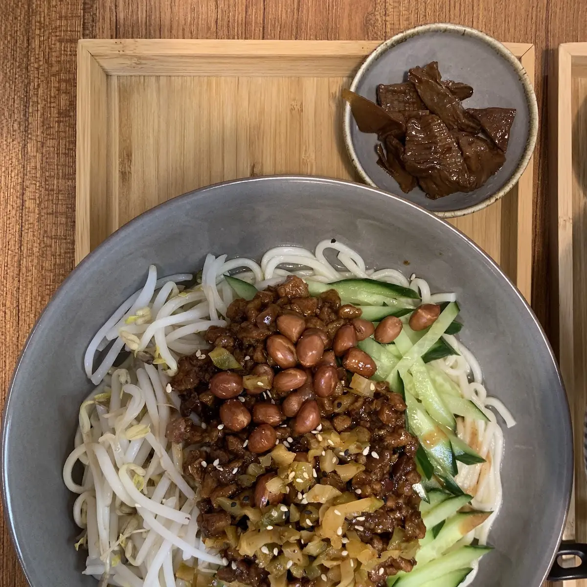 肉酱拌面